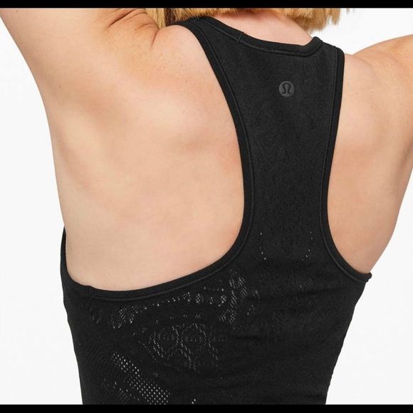 Lululemon Reveal Tank *Zen Expression
Color Black Size 8 NWOT